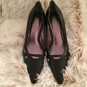 Black leather BCBG Paris pumps